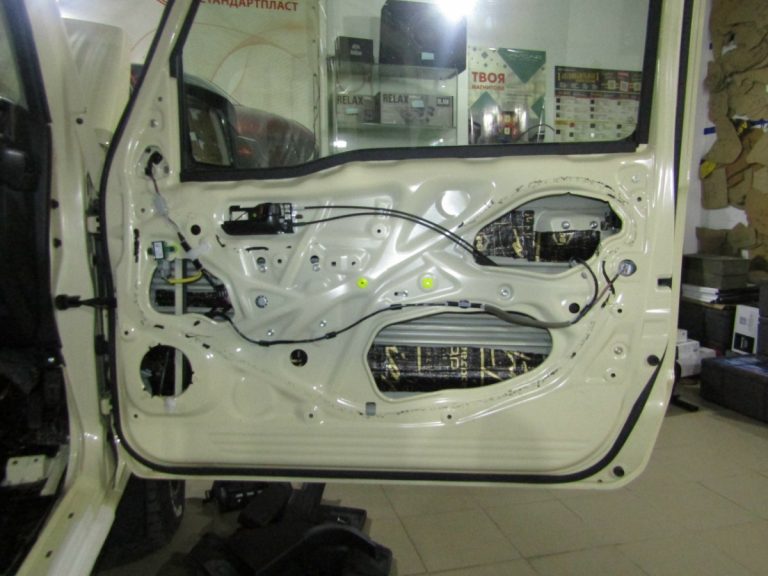 Шумоизоляция Suzuki Jimny Stop Shum