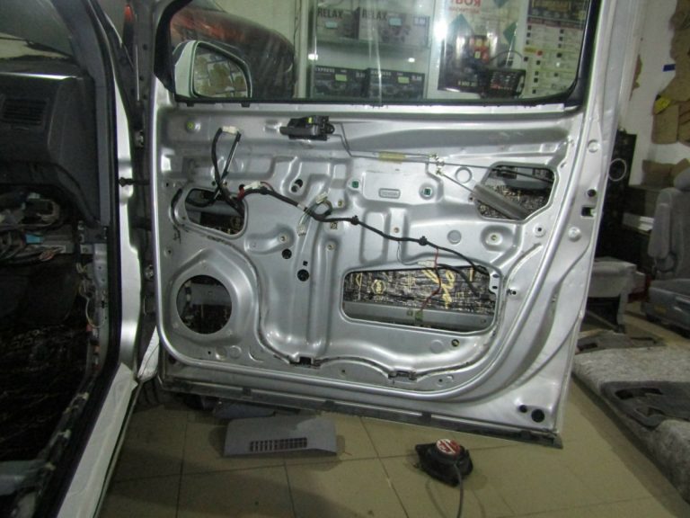 Шумоизоляция Toyota Sienna Stop Shum
