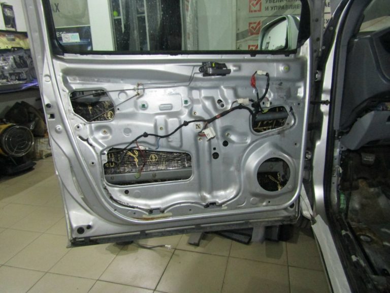 Шумоизоляция Toyota Sienna Stop Shum