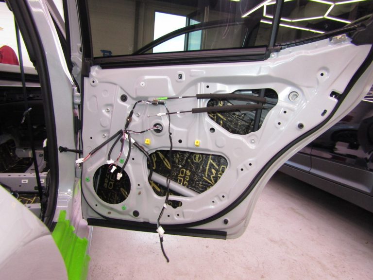 Шумоизоляция Toyota Camry XV 80 Stop Shum