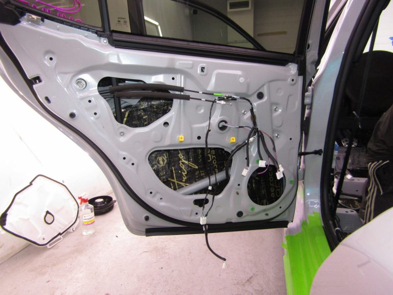 Шумоизоляция Toyota Camry XV 80 Stop Shum