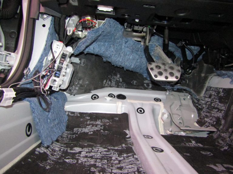 Шумоизоляция Toyota Camry XV 80 Stop Shum
