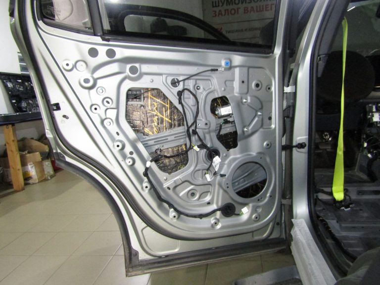 Шумоизоляция Lynk&Co 06 Stop Shum
