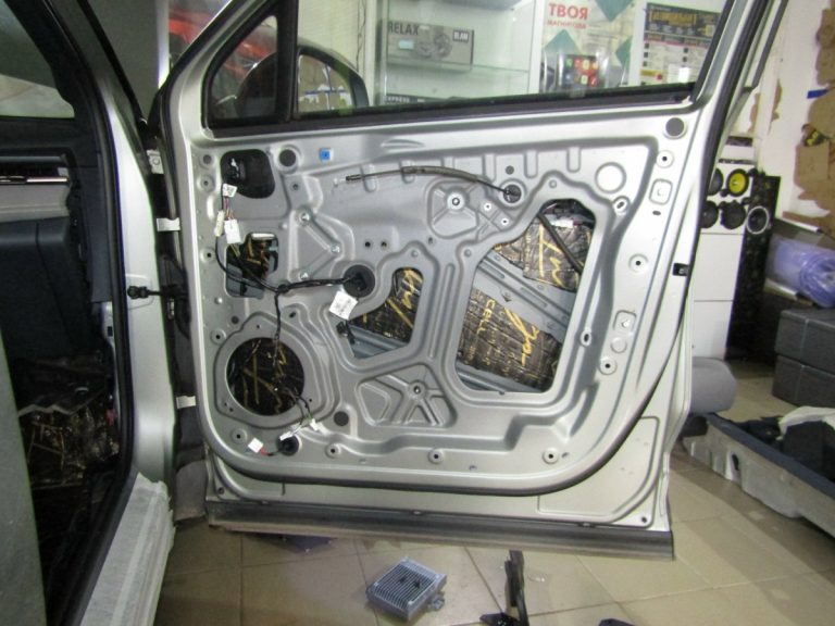 Шумоизоляция Lynk&Co 06 Stop Shum