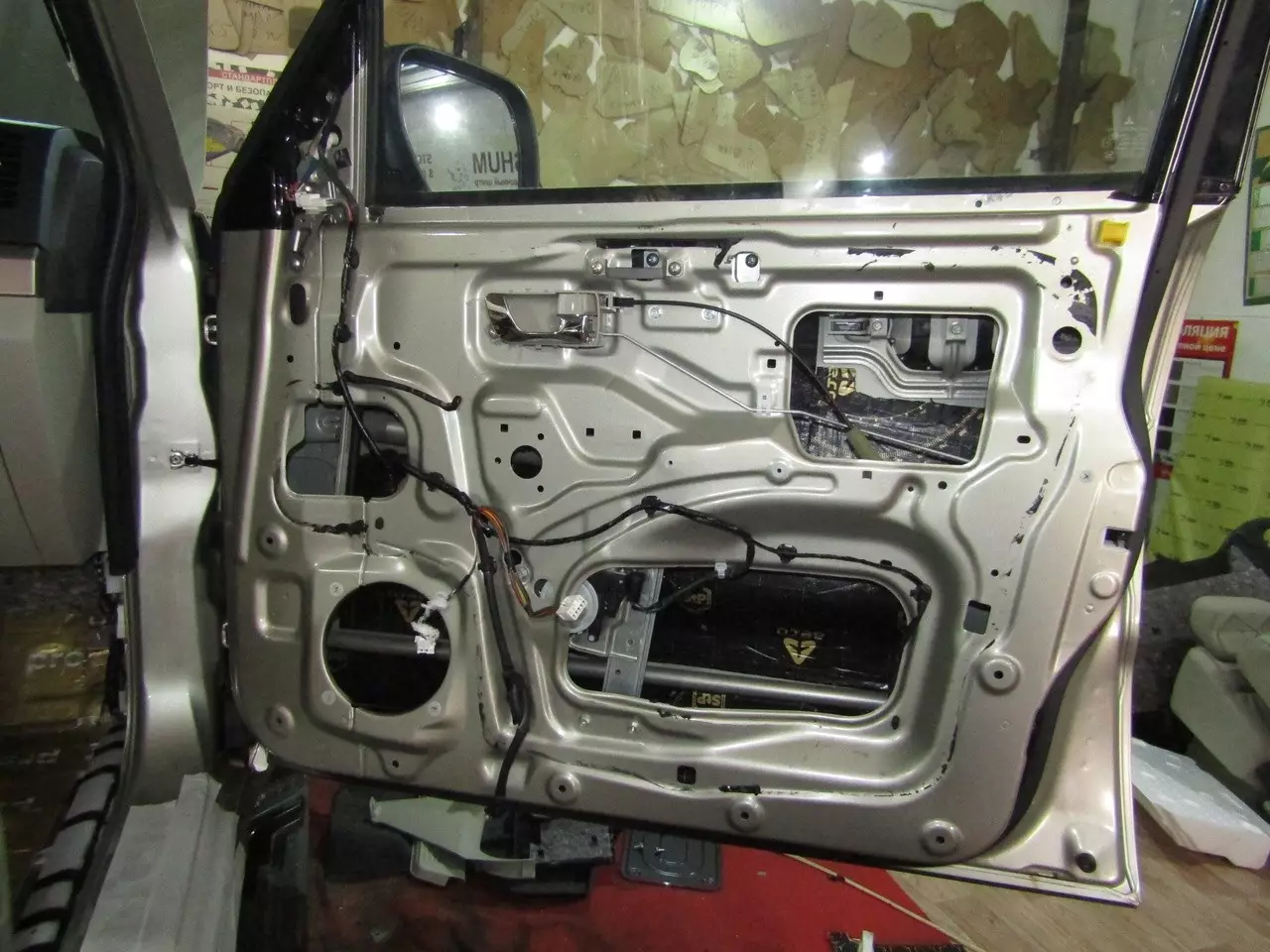 Шумоизоляция Mitsubishi Pajero 4 StopShum