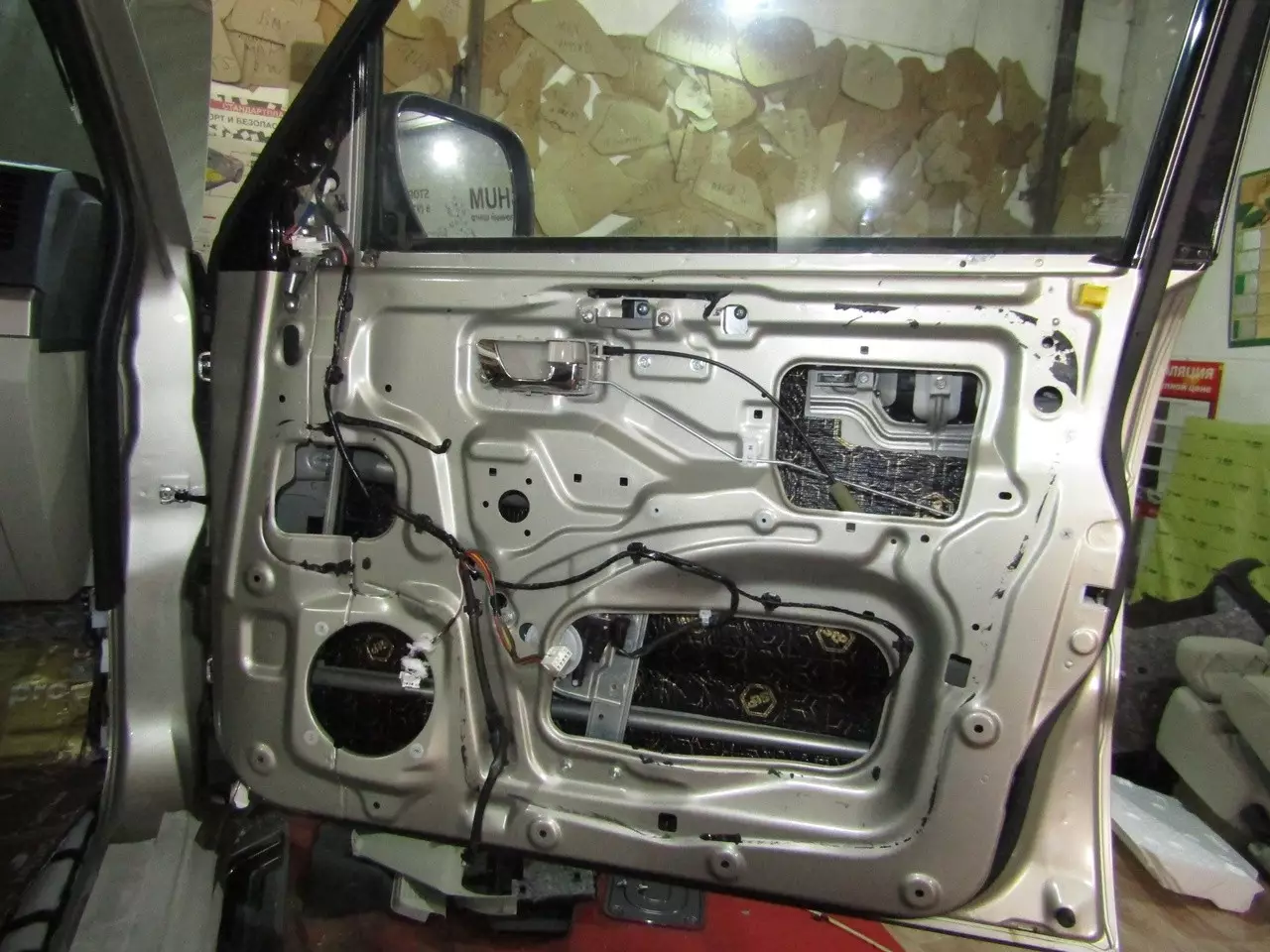 Шумоизоляция Mitsubishi Pajero 4 StopShum