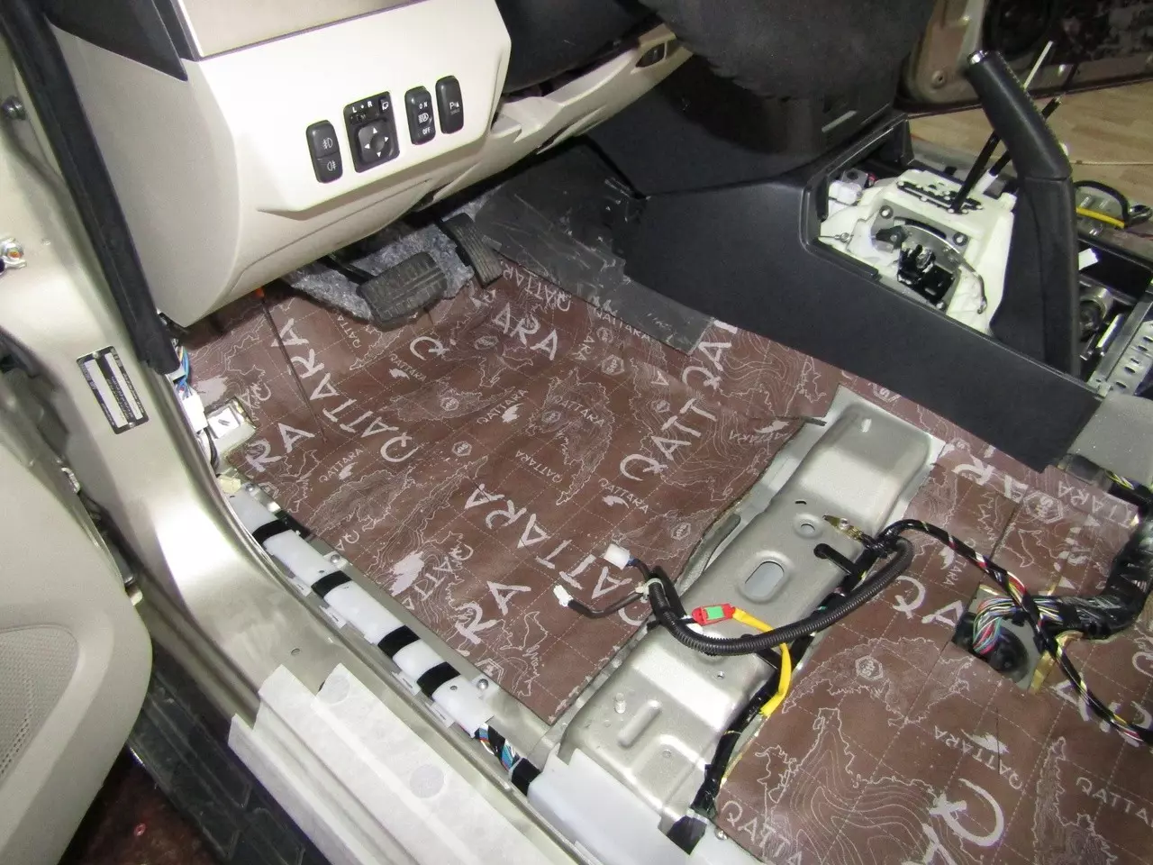 Шумоизоляция Mitsubishi Pajero 4 StopShum