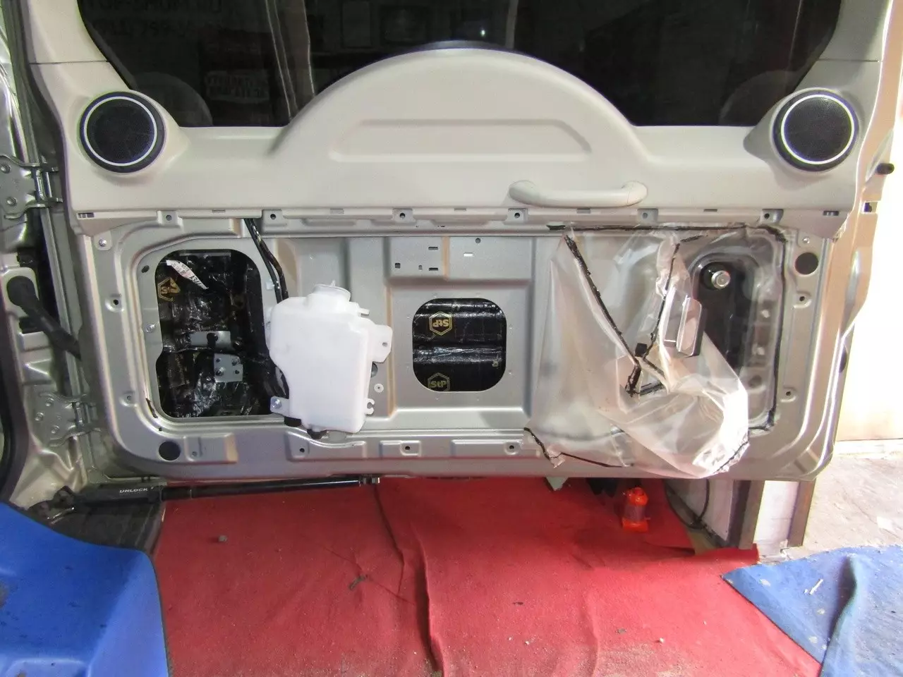 Шумоизоляция Mitsubishi Pajero 4 StopShum
