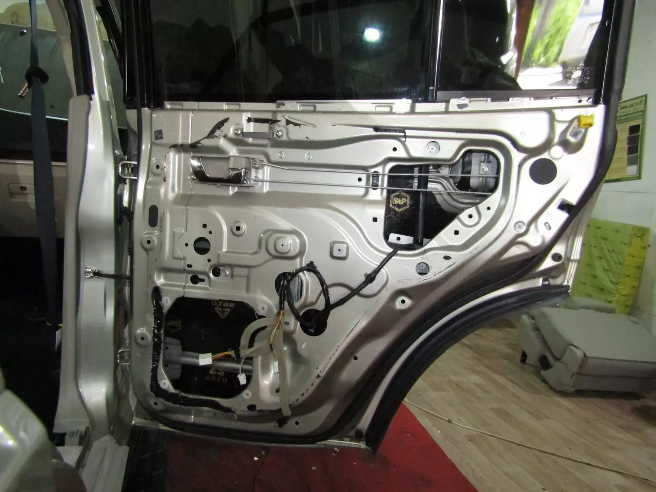 Шумоизоляция Mitsubishi Pajero 4 StopShum