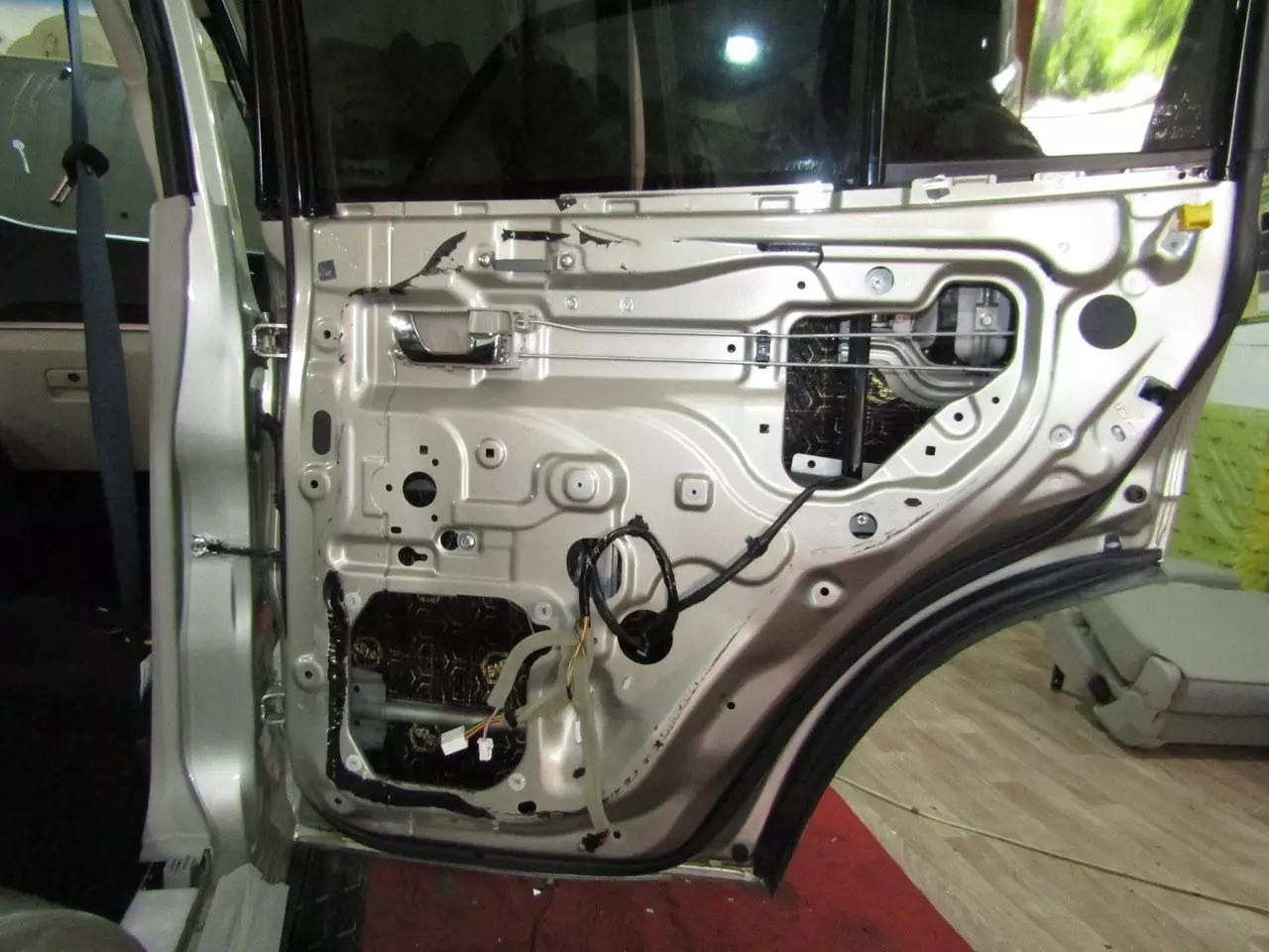 Шумоизоляция Mitsubishi Pajero 4 StopShum