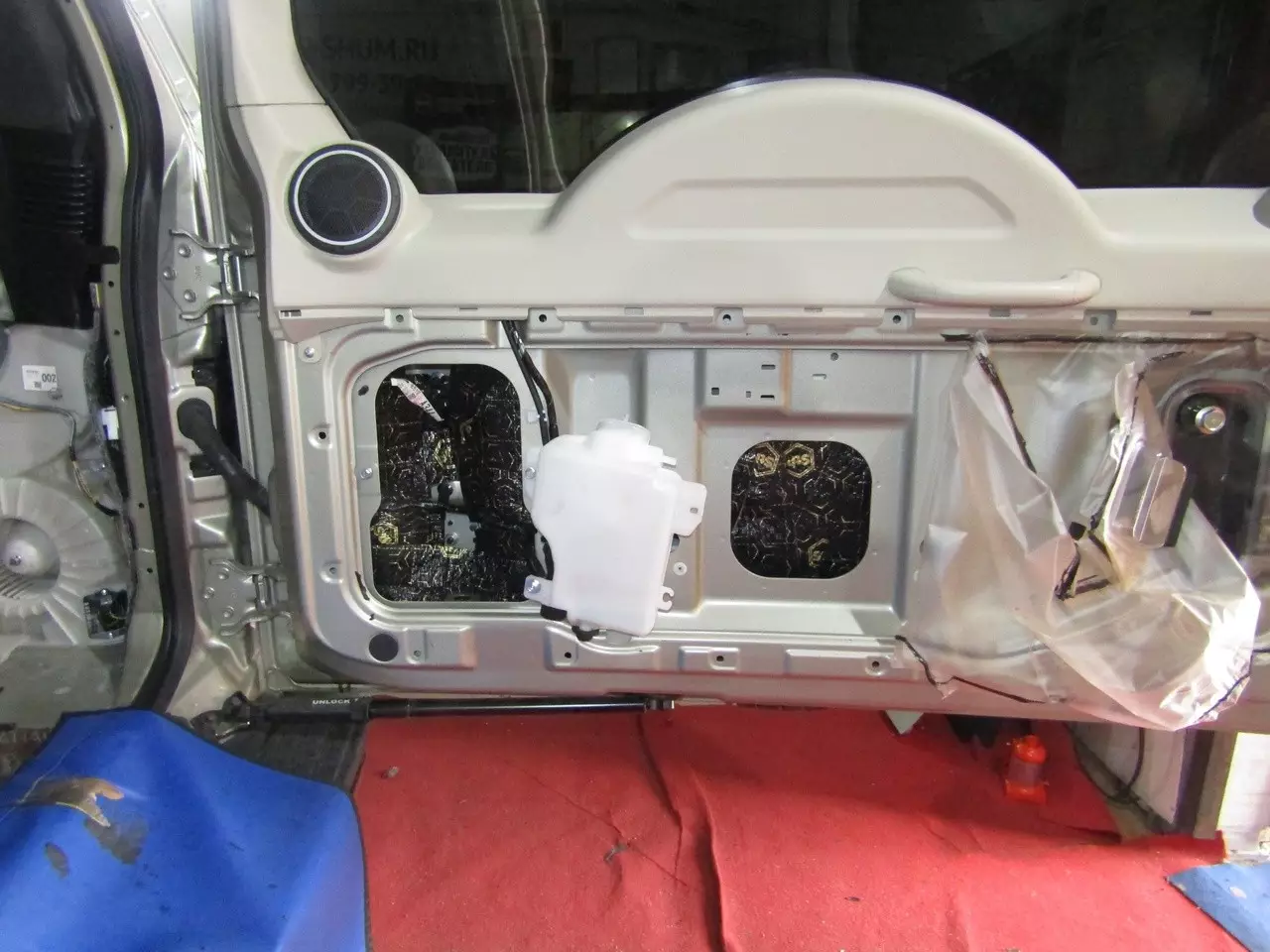 Шумоизоляция Mitsubishi Pajero 4 StopShum
