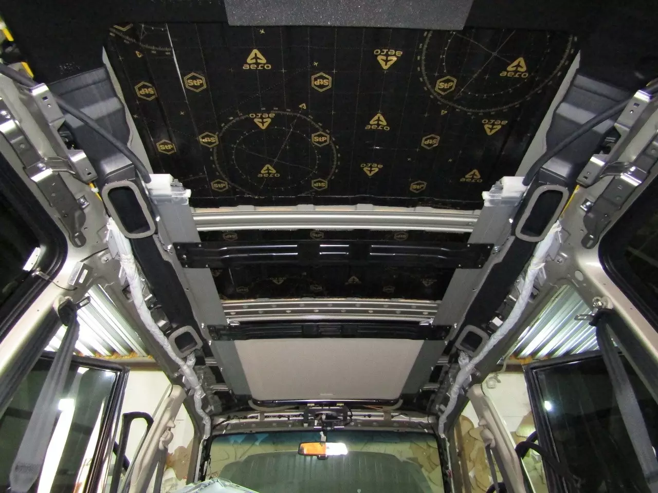 Шумоизоляция Mitsubishi Pajero 4 StopShum