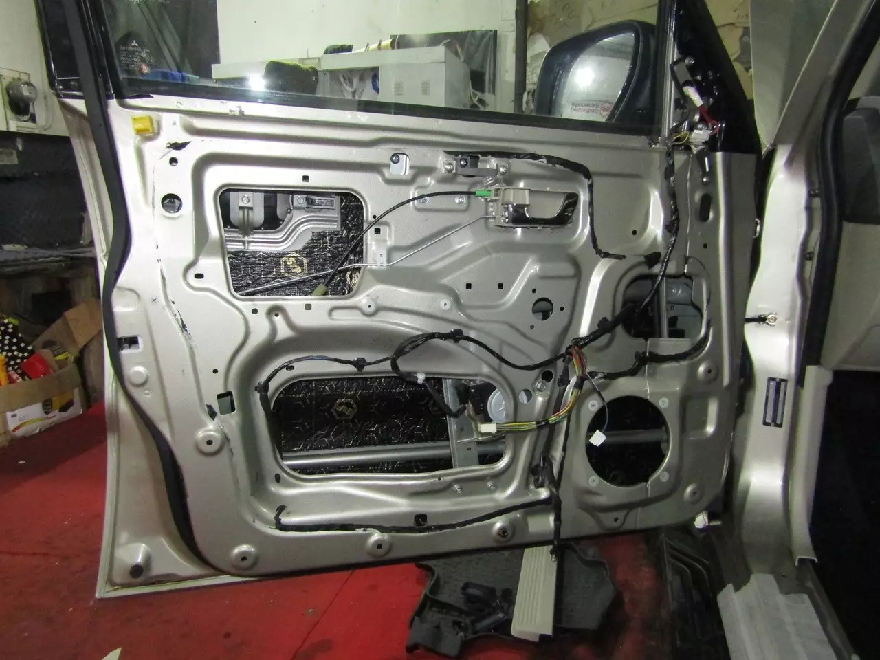 Шумоизоляция Mitsubishi Pajero 4 StopShum