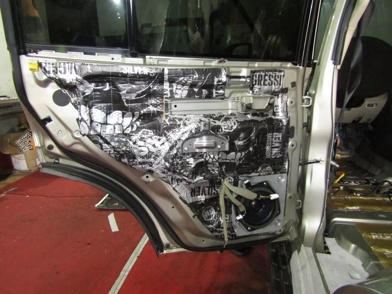 Шумоизоляция Mitsubishi Pajero 4 StopShum
