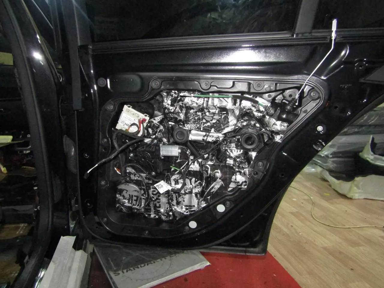 Шумоизоляция Mercedes Benz W213 StopShum