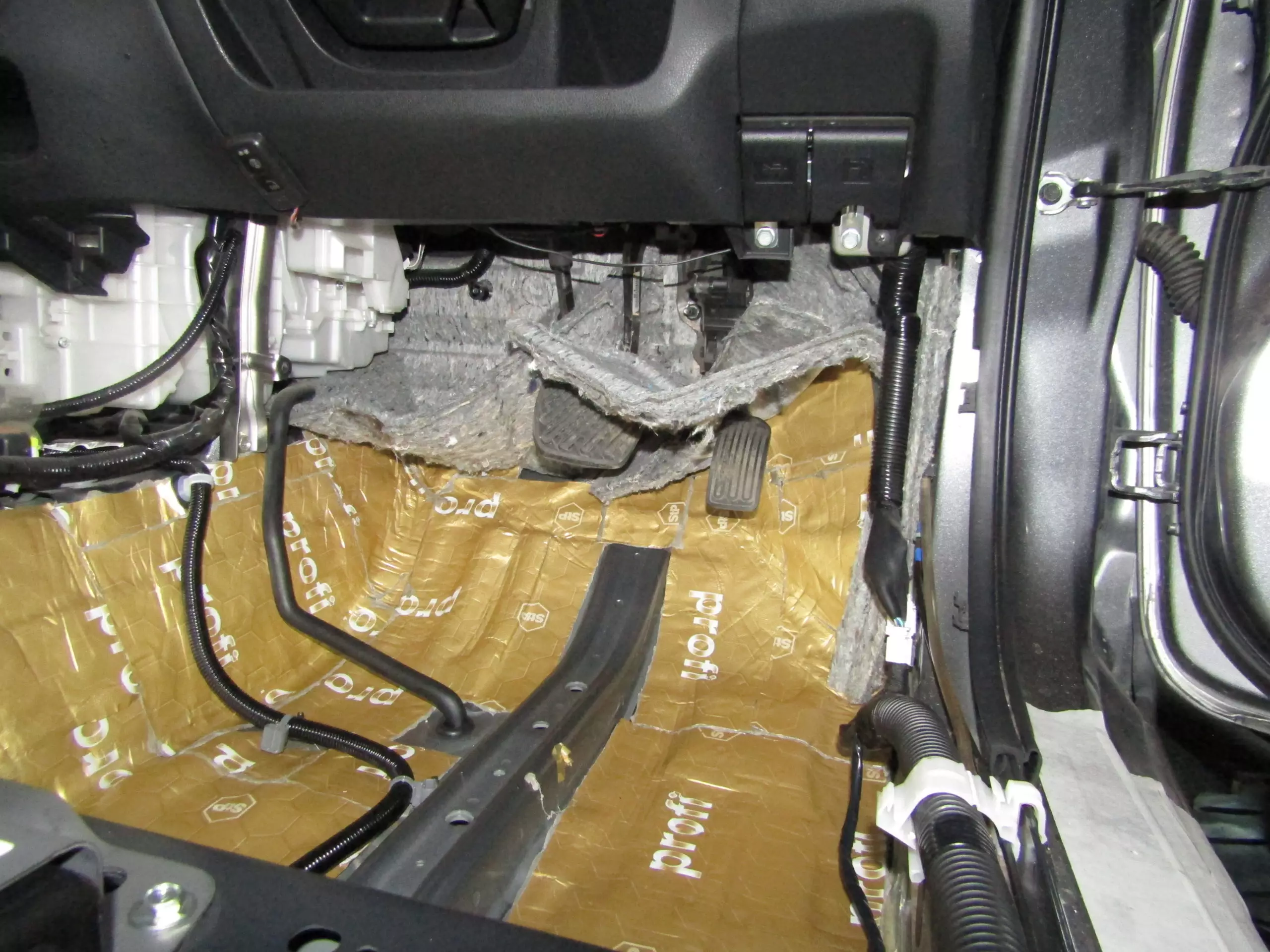 Шумоизоляция nissan note Stopshum