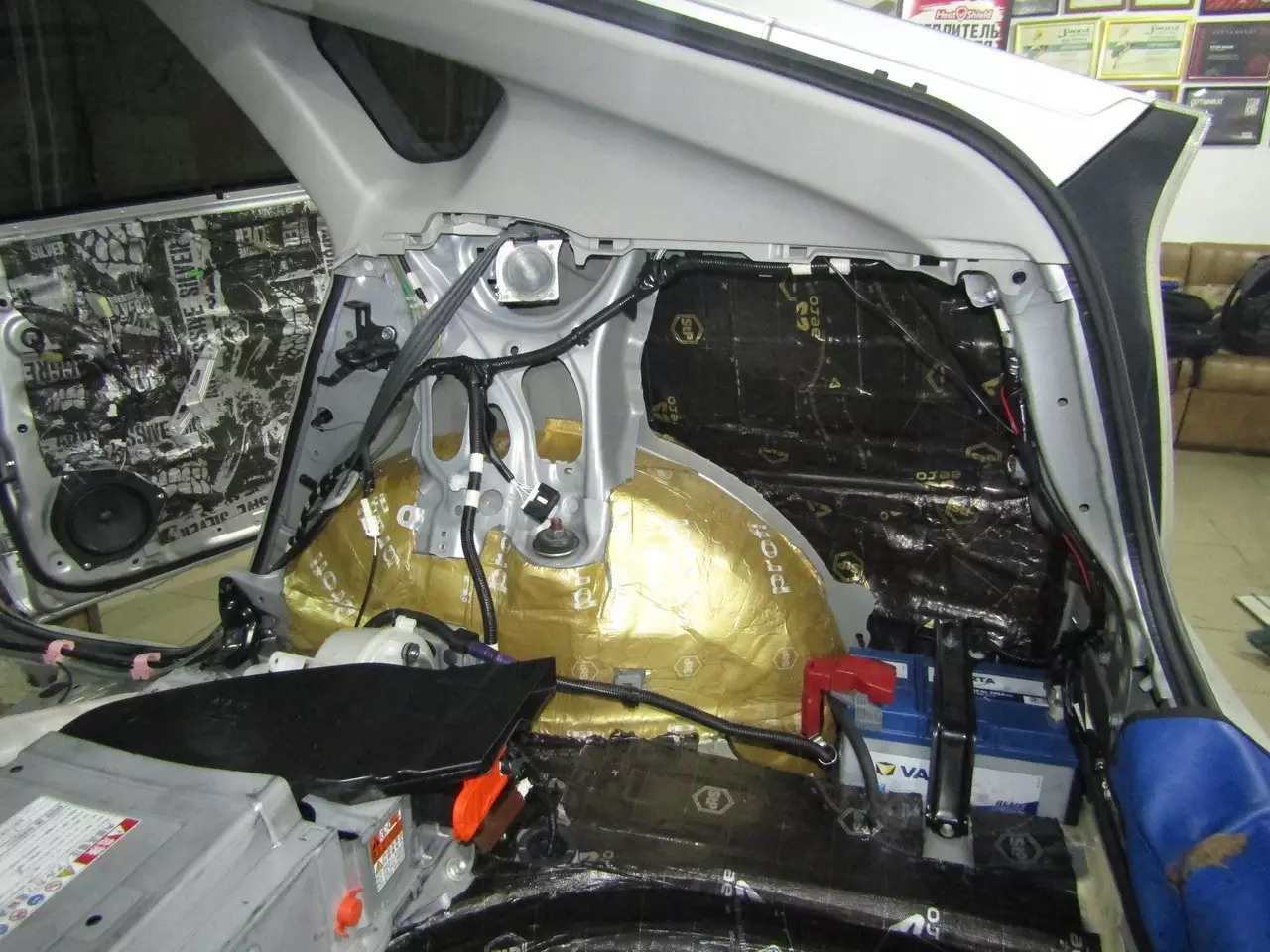 Шумоизоляция Toyota Prius Xw30 Stop Shum