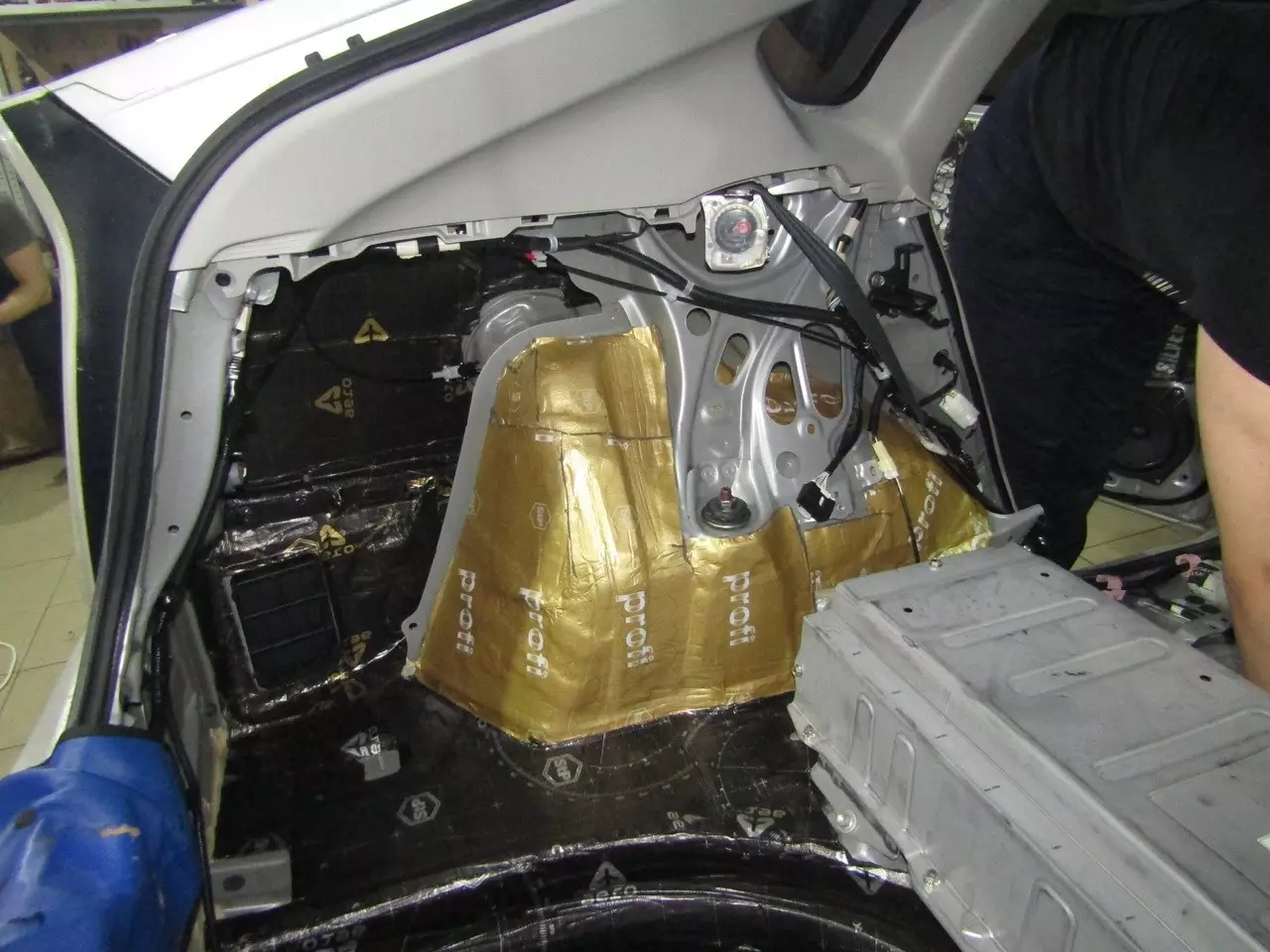 Шумоизоляция Toyota Prius Xw30 Stop Shum