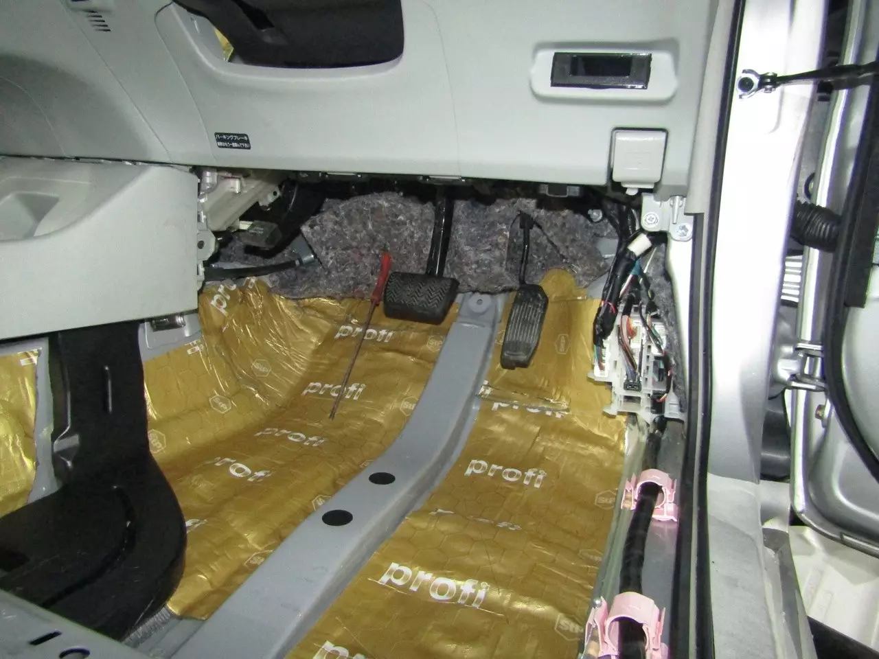 Шумоизоляция Toyota Prius Xw30 Stop Shum