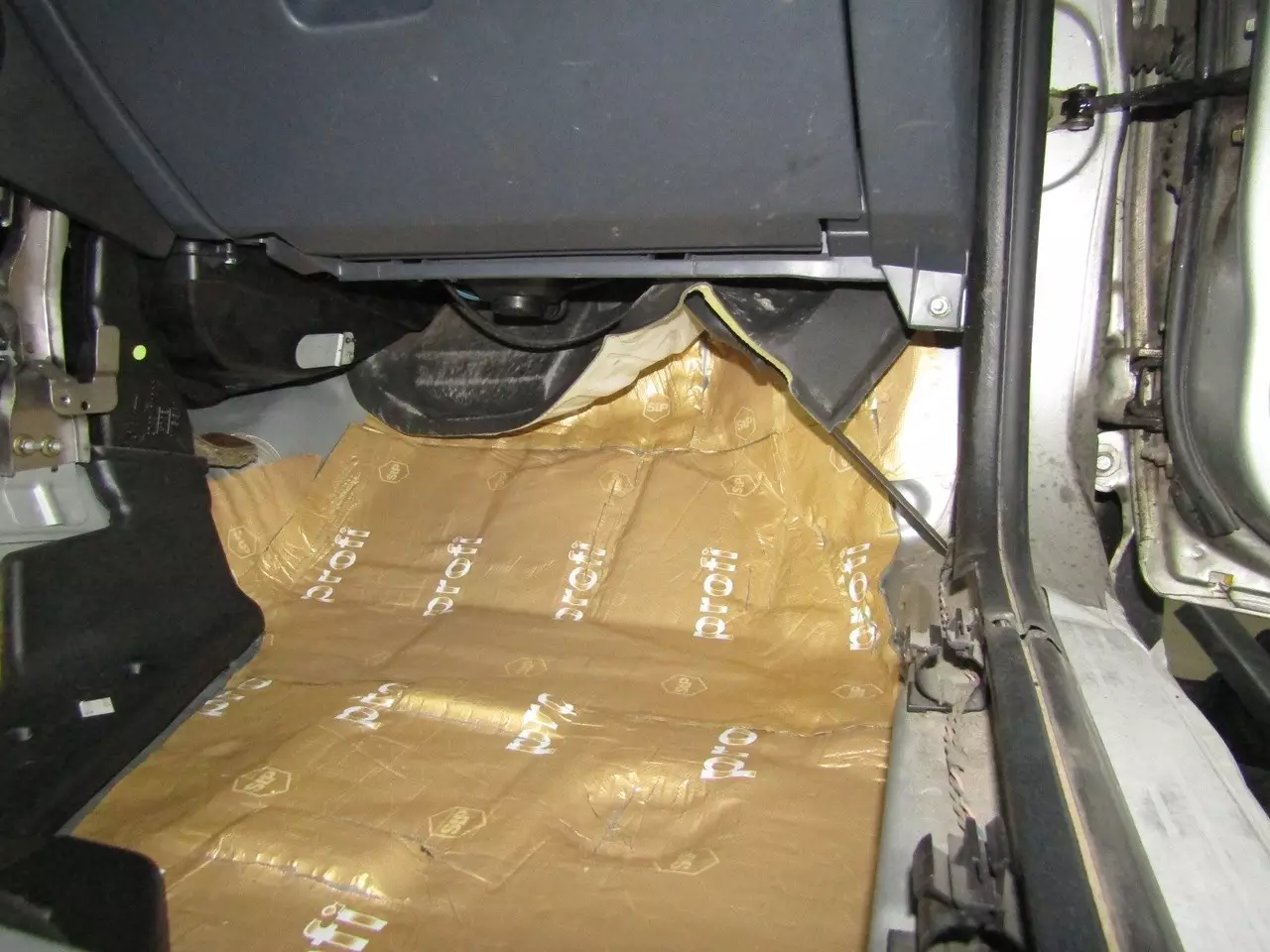 Шумоизоляция Nissan Almera N16 Stop Shum
