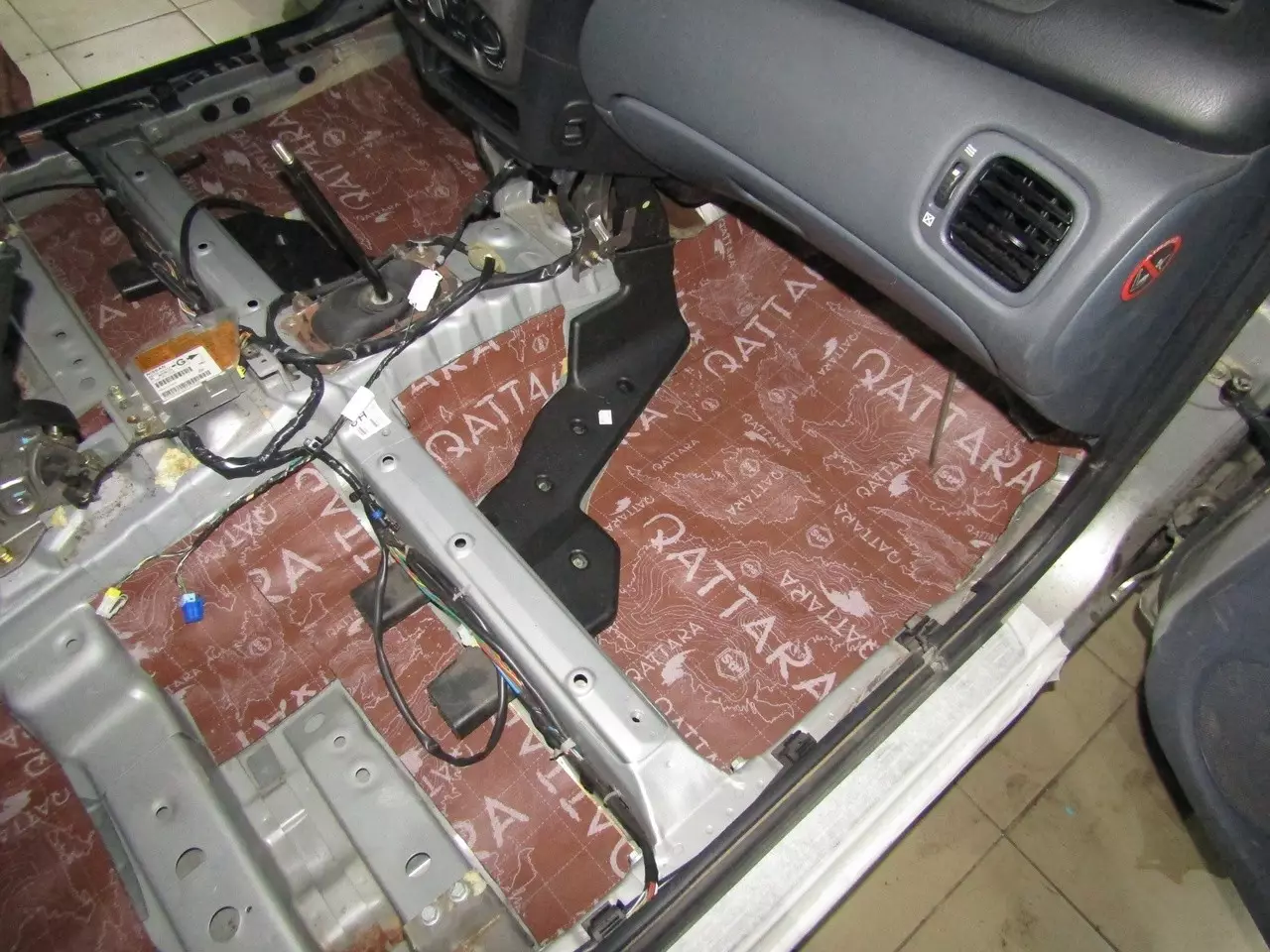 Шумоизоляция Nissan Almera N16 Stop Shum
