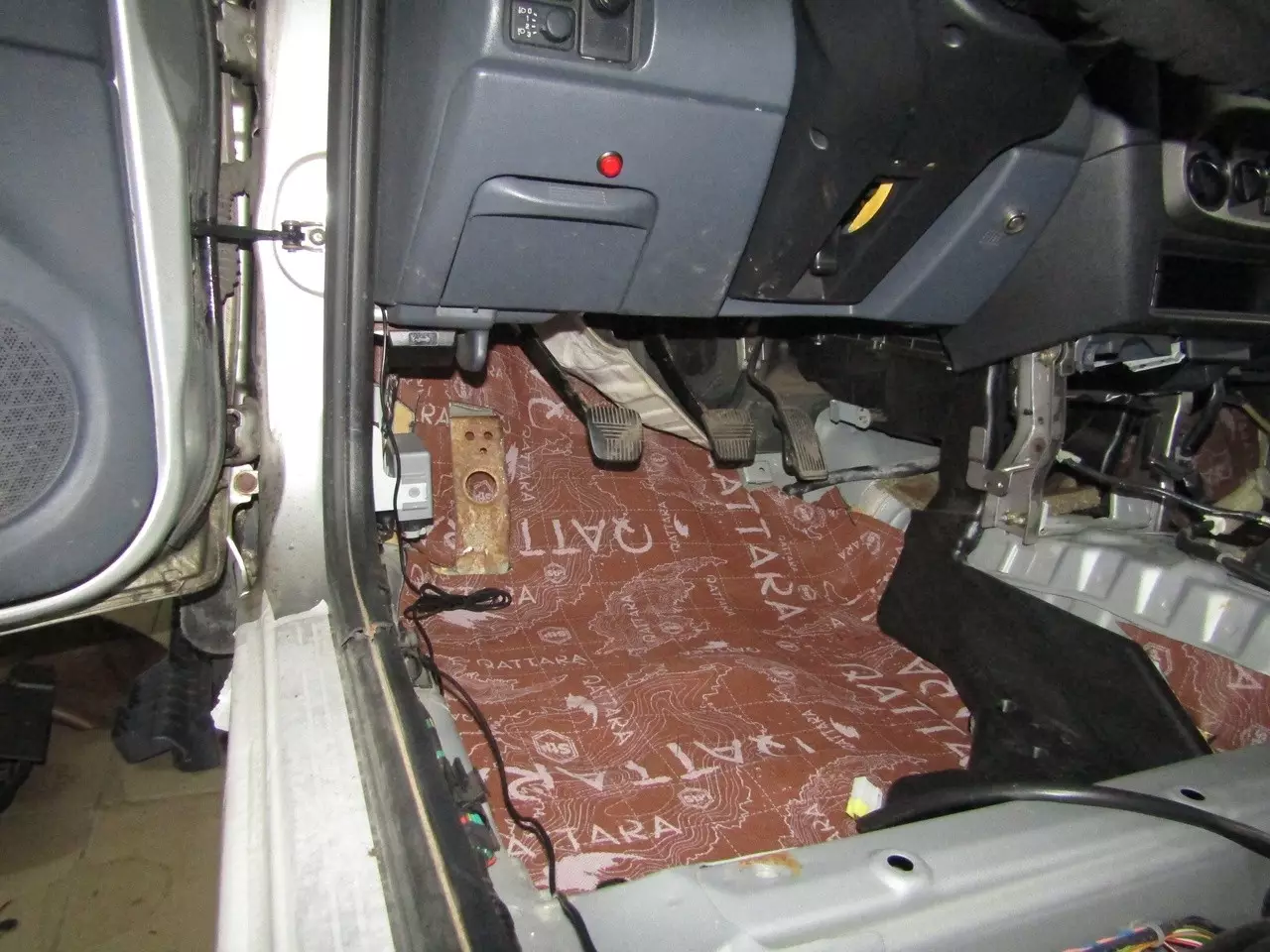 Шумоизоляция Nissan Almera N16 Stop Shum