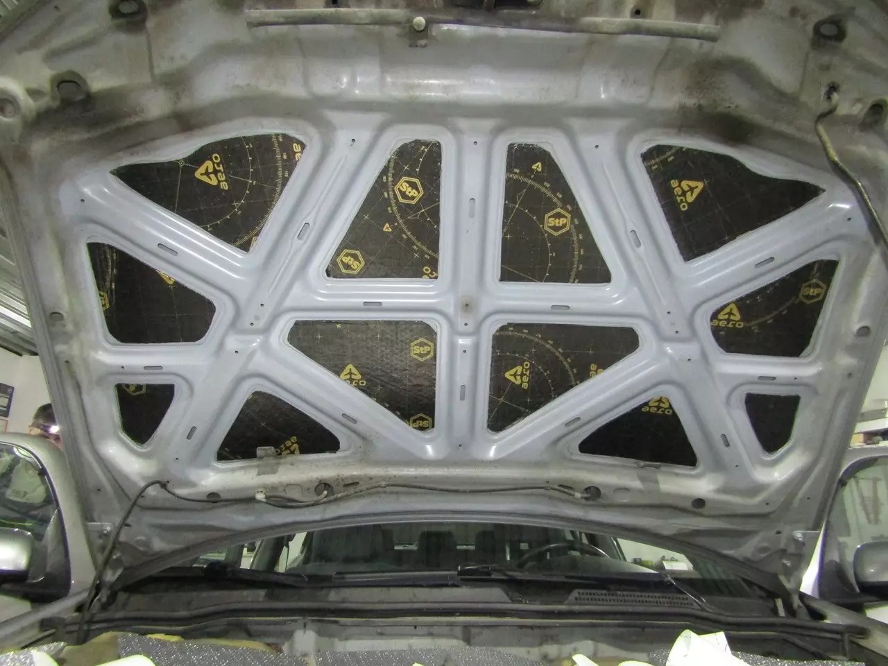 Шумоизоляция Nissan Almera N16 Stop Shum