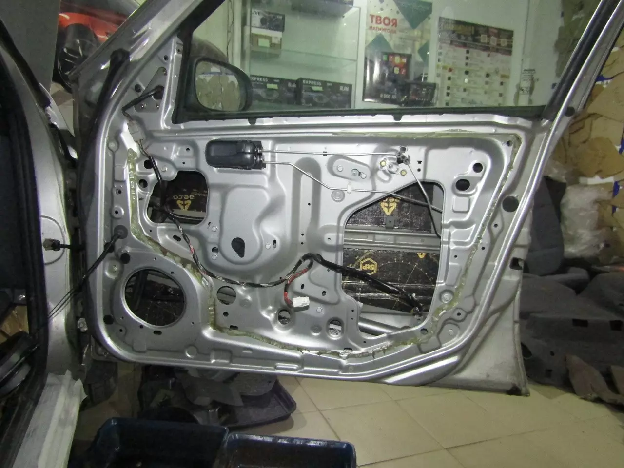 Шумоизоляция Nissan Almera N16 Stop Shum