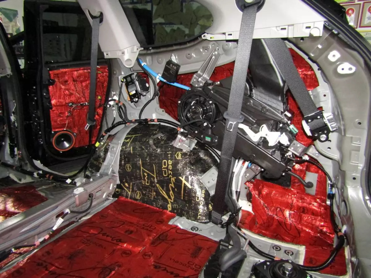 Шумоизоляция Toyota Highlander 4 Stop Shum