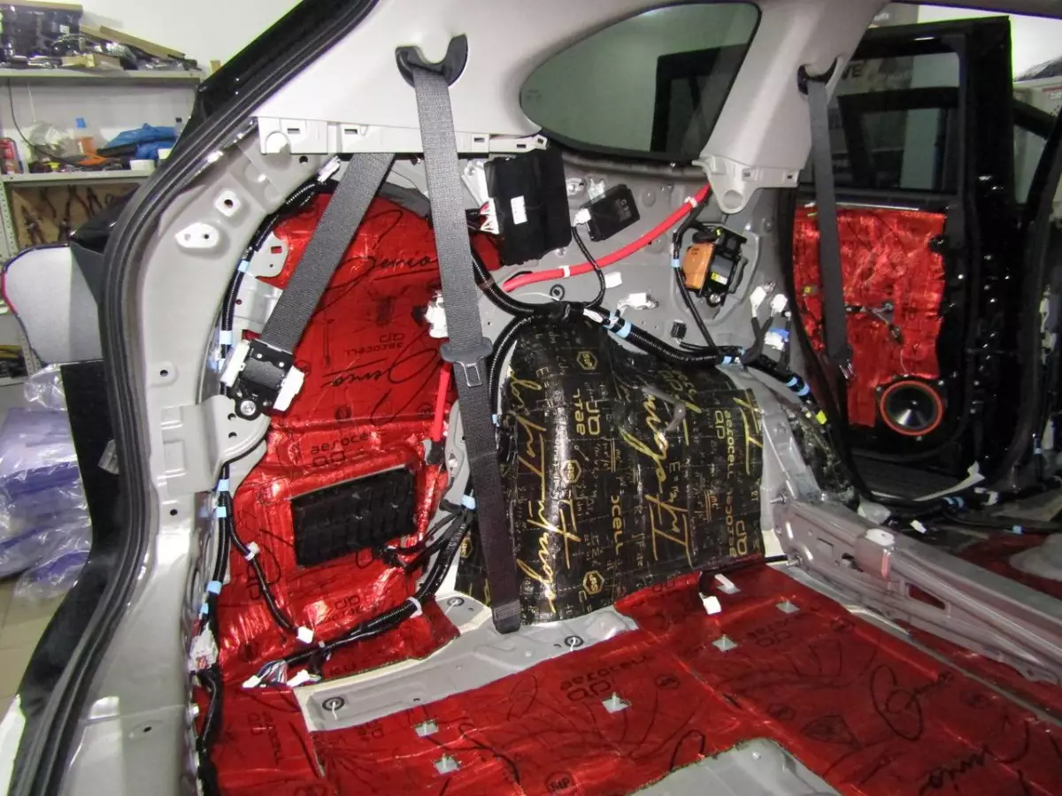 Шумоизоляция Toyota Highlander 4 Stop Shum
