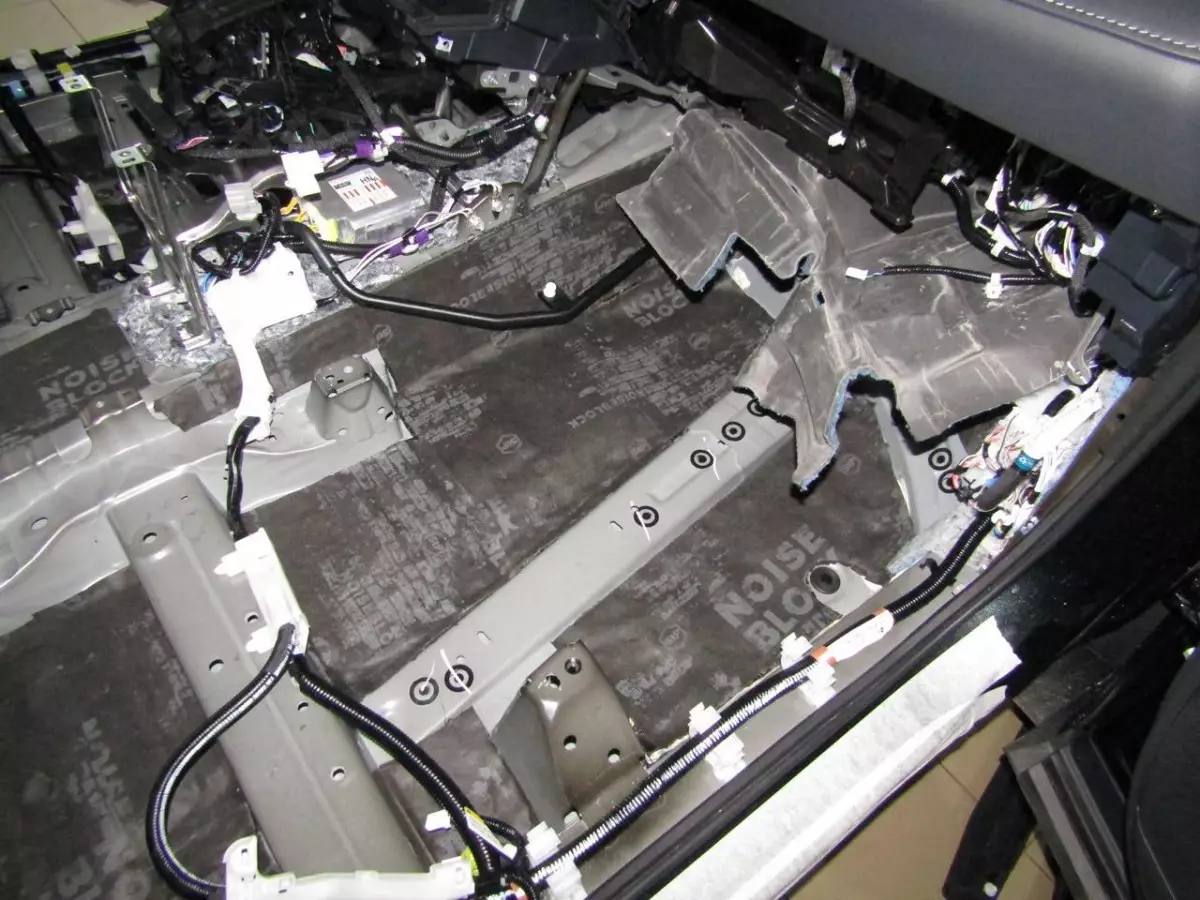 Шумоизоляция Toyota Highlander 4 Stop Shum
