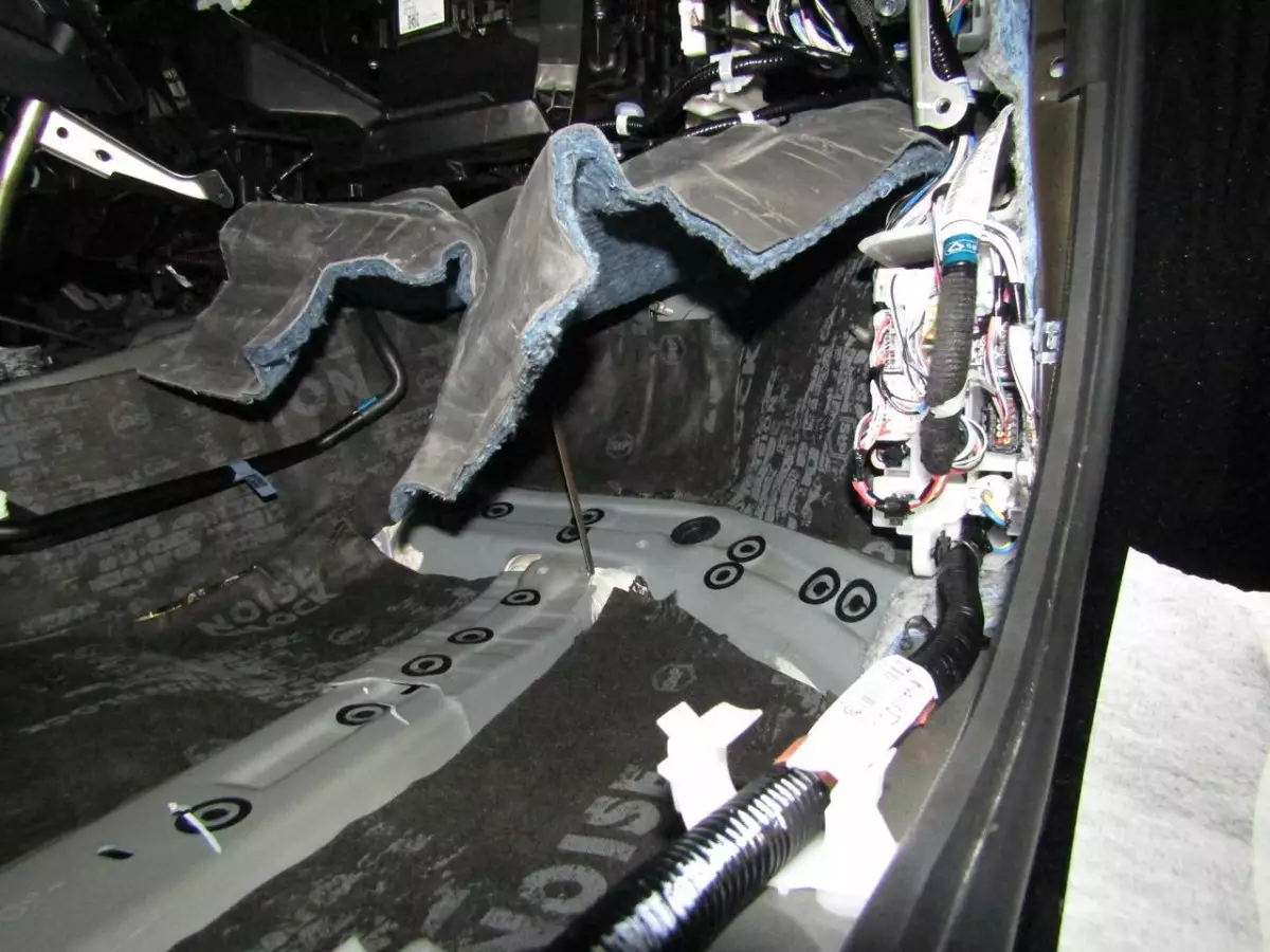 Шумоизоляция Toyota Highlander 4 Stop Shum