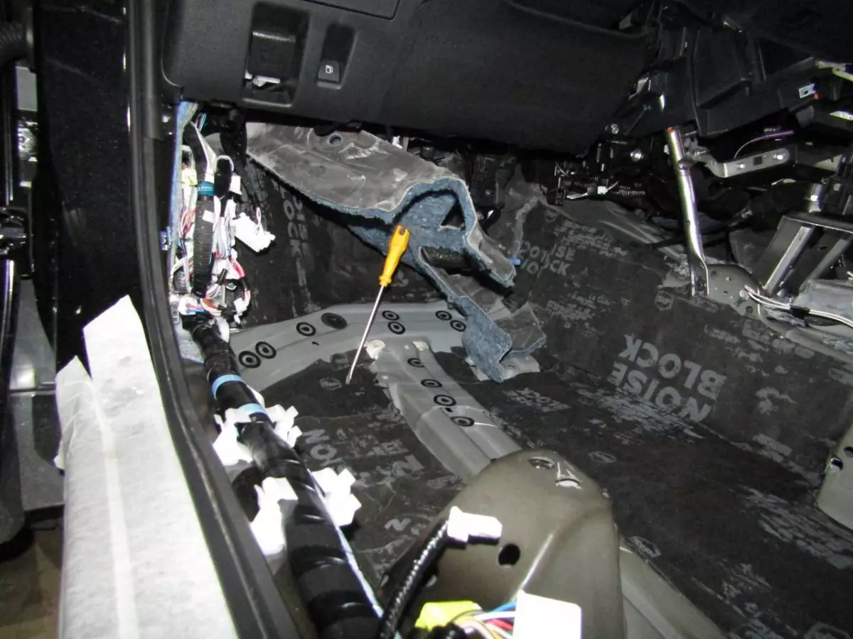 Шумоизоляция Toyota Highlander 4 Stop Shum