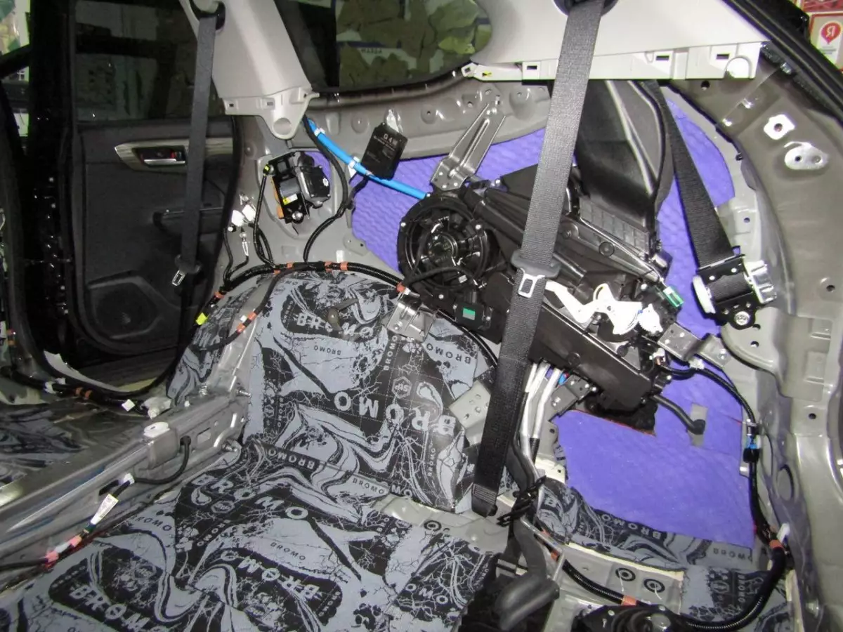 Шумоизоляция Toyota Highlander 4 Stop Shum