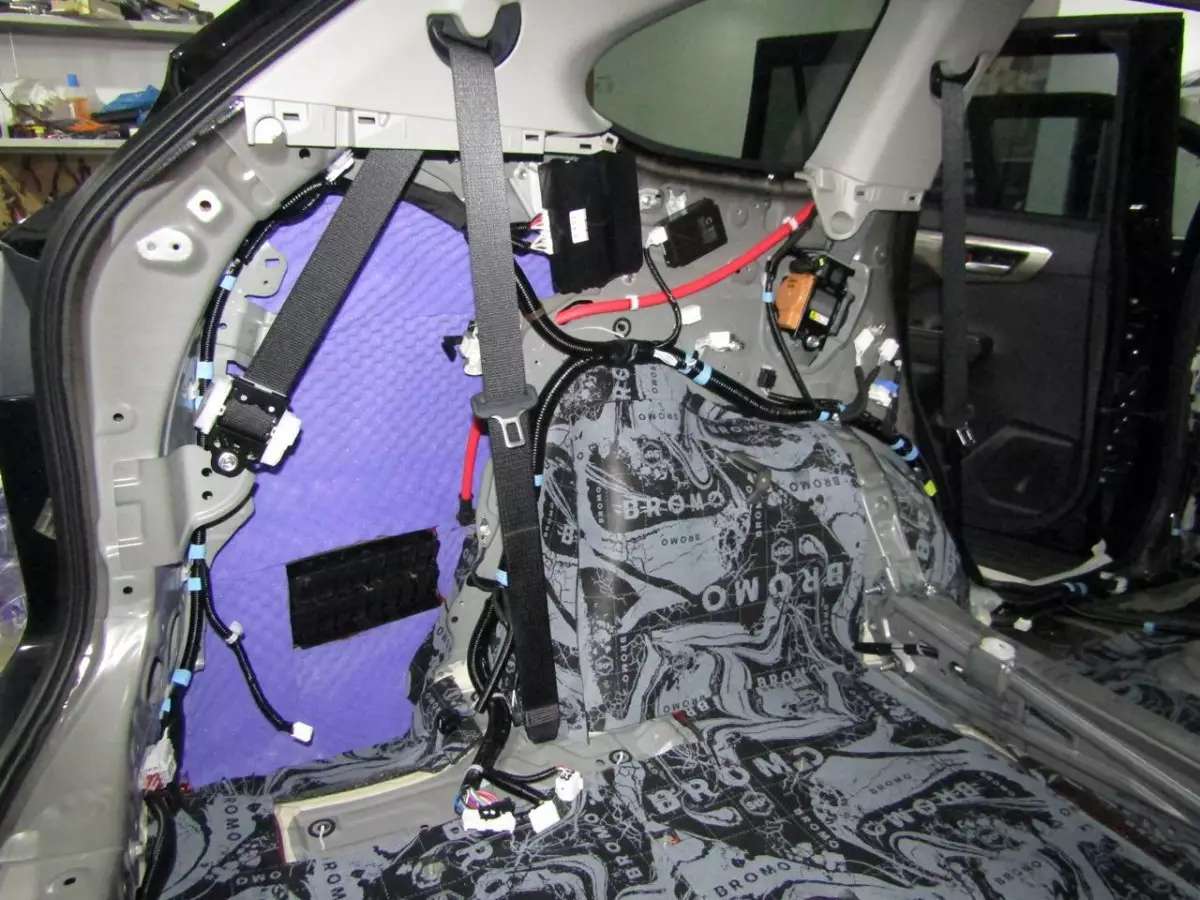 Шумоизоляция Toyota Highlander 4 Stop Shum