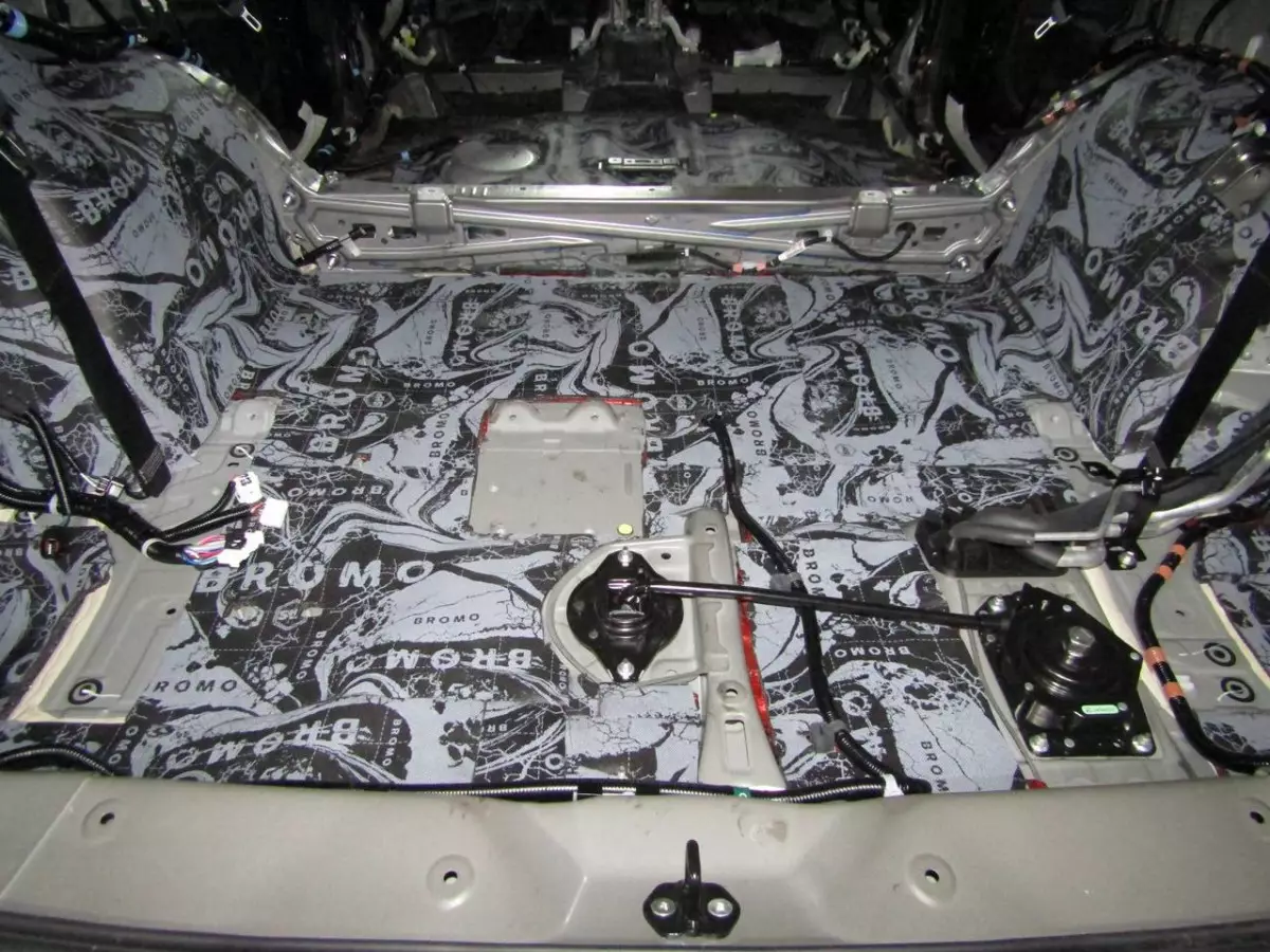 Шумоизоляция Toyota Highlander 4 Stop Shum
