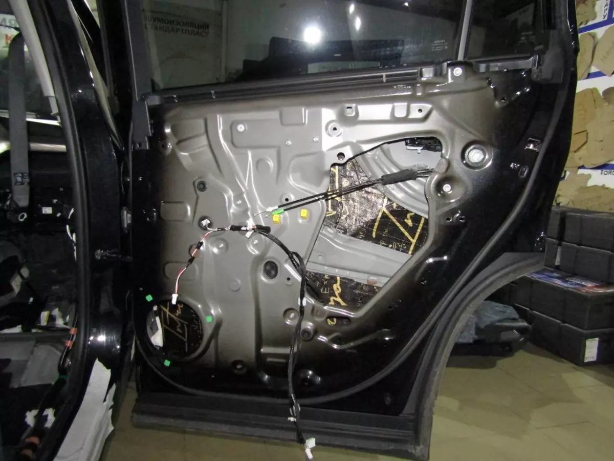 Шумоизоляция Toyota Highlander 4 Stop Shum