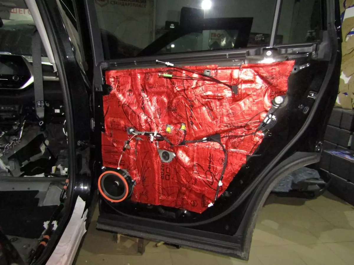 Шумоизоляция Toyota Highlander 4 Stop Shum