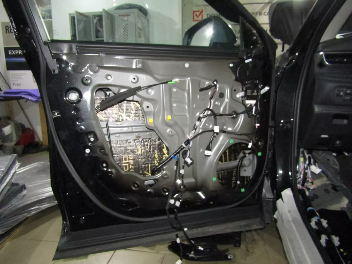 Шумоизоляция Toyota Highlander 4 Stop Shum