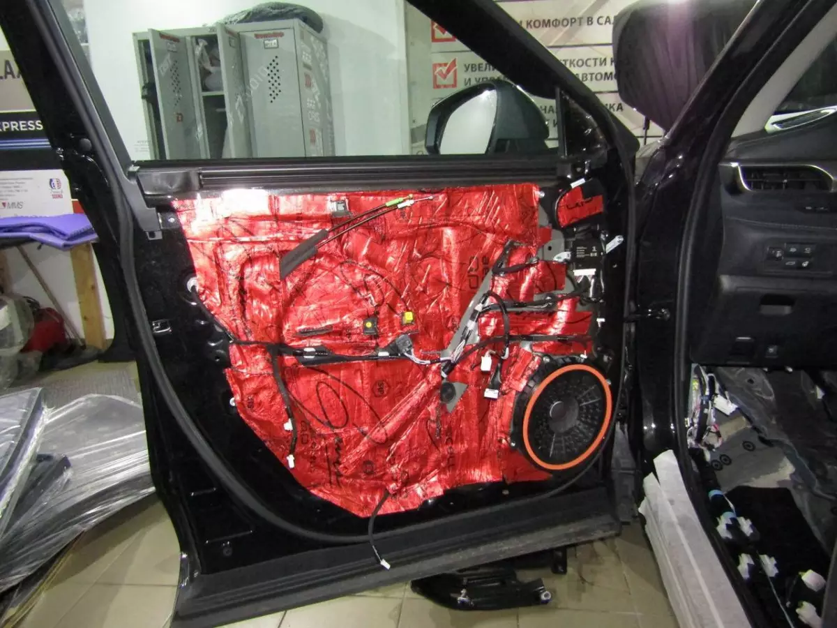 Шумоизоляция Toyota Highlander 4 Stop Shum