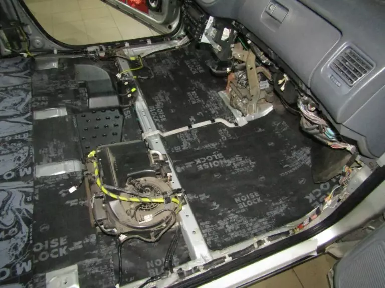Шумоизоляция Toyota Sienna Stop Shum