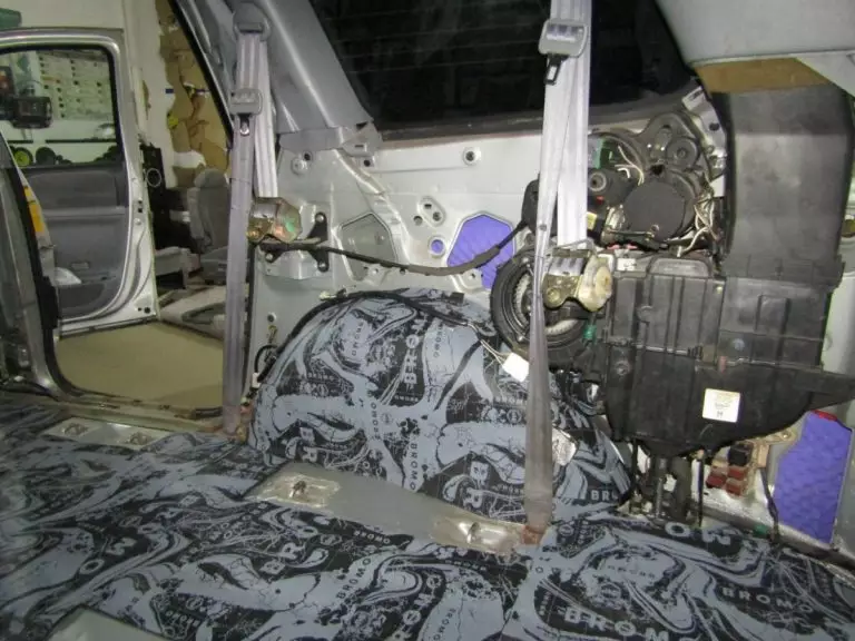 Шумоизоляция Toyota Sienna Stop Shum