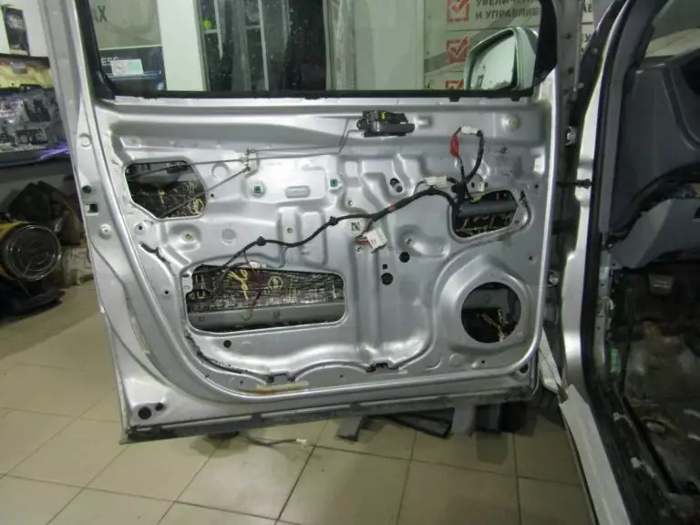 Шумоизоляция Toyota Sienna Stop Shum