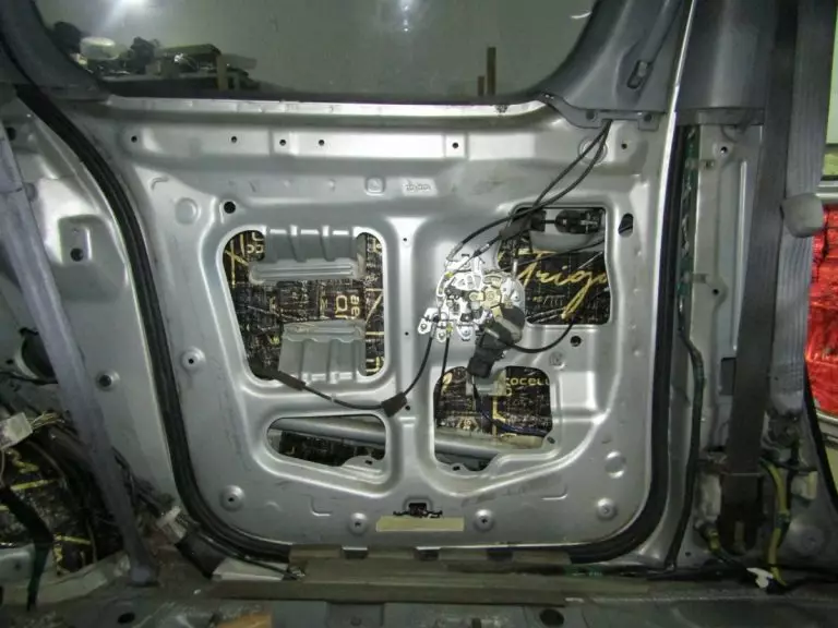 Шумоизоляция Toyota Sienna Stop Shum