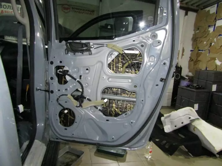 Шумоизоляция Nissan Navara D27 Stop Shum